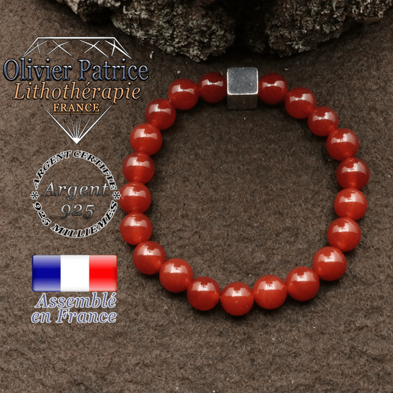 bracelet surmonte de son cube en argent 925 et en pierre naturelle cornaline