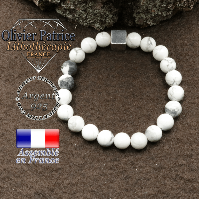 bracelet surmonte de son cube en argent 925 et en pierre naturelle howlite