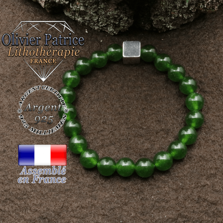 bracelet surmonte de son cube en argent 925 et en pierre naturelle jade de taiwan