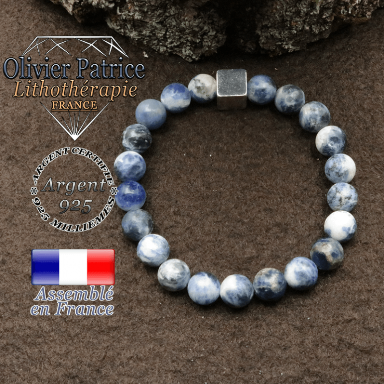 bracelet surmonte de son cube en argent 925 et en pierre naturelle sodalite