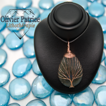 pendentif arbre de vie en labradorite  vendu avec son cordon