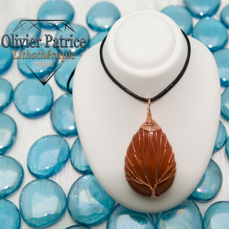 Pendentif arbre de vie agate rouge et son cordon de cuir