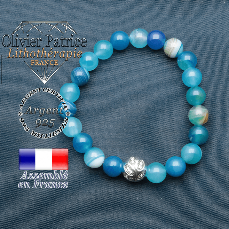 Bracelet surmonté de sa boule gravée de feuilles en argent 925 en pierre naturelle en agate-bleu a bande