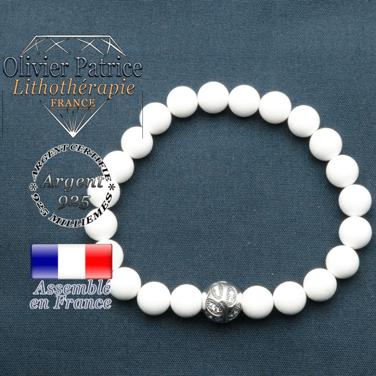 Bracelet surmonté de sa boule gravée de feuilles en argent 925 en pierre naturelle en agate- blanche