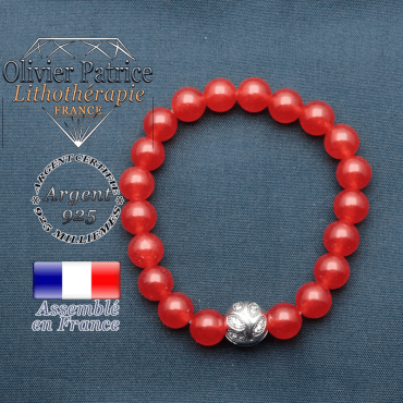 Bracelet surmonté de sa boule gravée de feuilles en argent 925 en pierre naturelle en agate rouge