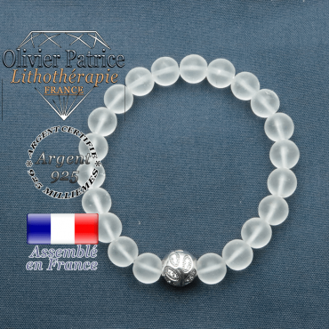 Bracelet surmonté de sa boule gravée de feuilles en argent 925 en pierre naturelle en cristal roche opaque