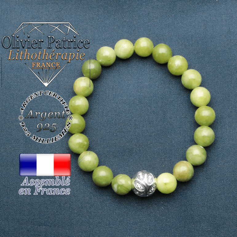 Bracelet surmonté de sa boule gravée de feuilles en argent 925 en pierre naturelle en jade nephrite