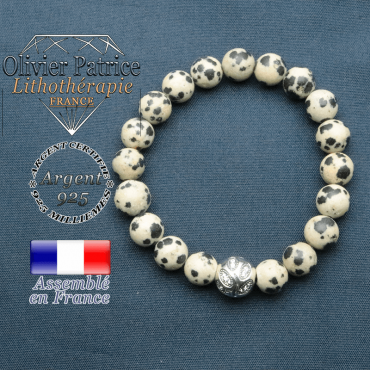 Bracelet surmonté de sa boule gravée de feuilles en argent 925 en pierre naturelle en jaspe dalmatien