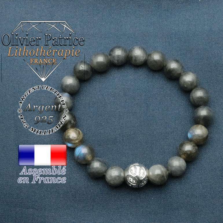 Bracelet surmonté de sa boule gravée de feuilles en argent 925 en pierre naturelle en labradorite