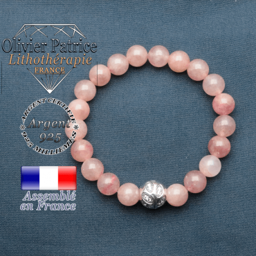 Bracelet surmonté de sa boule gravée de feuilles en argent 925 en pierre naturelle en quartz fraise