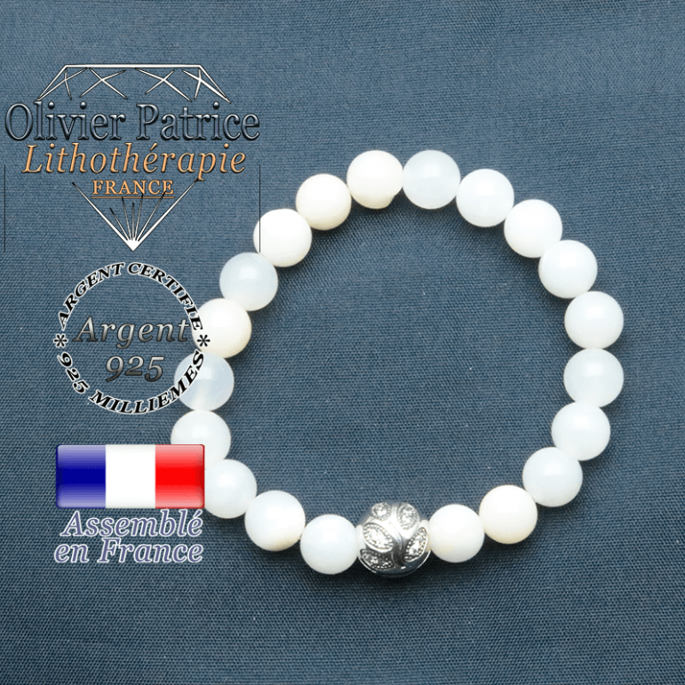 Bracelet surmonté de sa boule gravée de feuilles en argent 925 en pierre naturelle en opale du perou