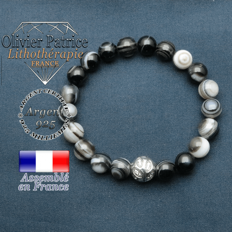 Bracelet surmonté de sa boule gravée de feuilles en argent 925 en pierre naturelle en sardonyx