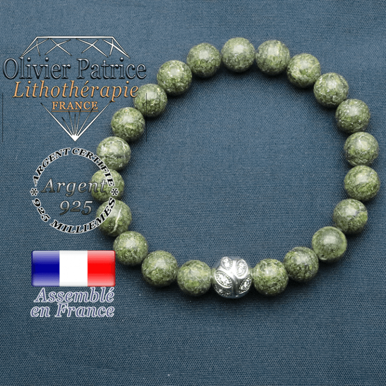 Bracelet surmonté de sa boule gravée de feuilles en argent 925 en pierre naturelle en serpentine