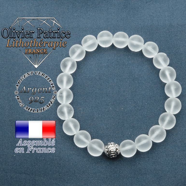 bracelet en pierre naturelle en cristal roche mat et sa boule de finition om mani en argent plaqué