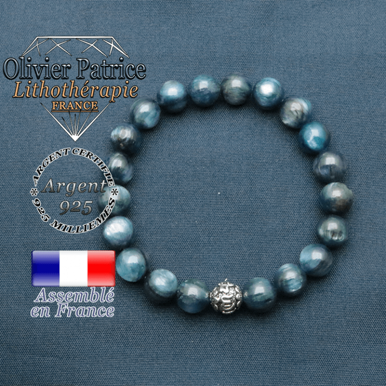 bracelet en pierre naturelle en cyanite et sa boule de finition om mani en argent plaqué