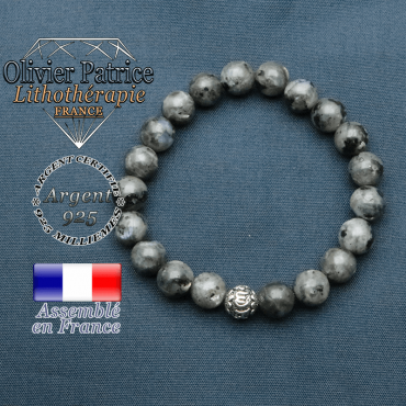 bracelet en pierre naturelle en larivikite et sa boule de finition om mani en argent plaqué