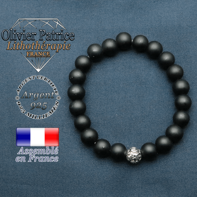 bracelet en pierre naturelle en onyx et sa boule de finition om mani en argent plaqué
