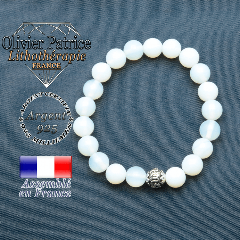 bracelet en pierre naturelle en opale et sa boule de finition om mani en argent plaqué