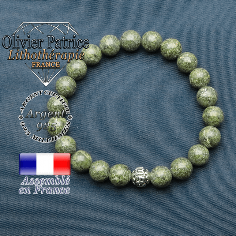 bracelet en pierre naturelle en serpentine et sa boule de finition om mani en argent plaqué