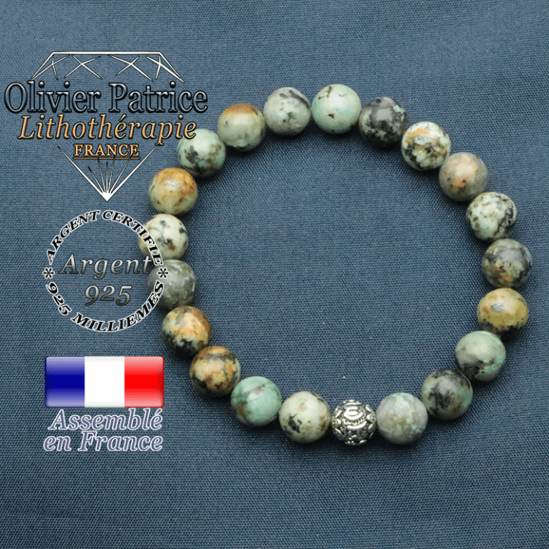 bracelet en pierre naturelle en turquoise bleu africaine et sa boule de finition om mani en argent plaqué