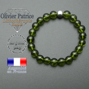 bracelet en pierre naturelle et sa finition boule lisse en argent 925 sa pierre est en peridot