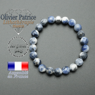 bracelet en pierre naturelle et sa finition boule lisse en argent 925 sa pierre est en sodalite