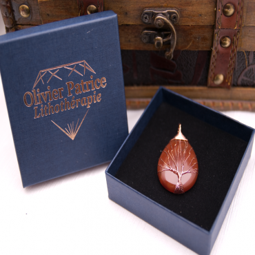 Arbre de vie agate rouge en alliage de cuivre vendu dans son écrin