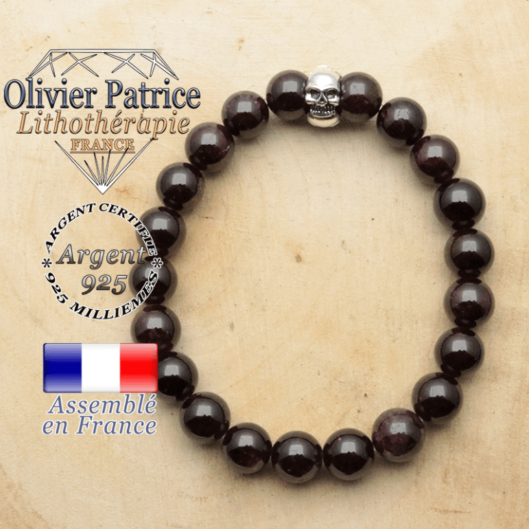 bracelet tete de mort avec sa pierre naturelle en grenat