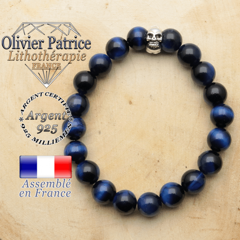 bracelet tete de mort avec sa pierre naturelle en oeil de tigre bleue