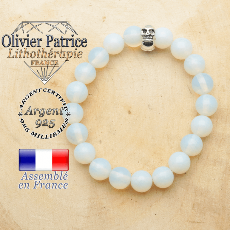 bracelet tete de mort avec sa pierre naturelle en opale