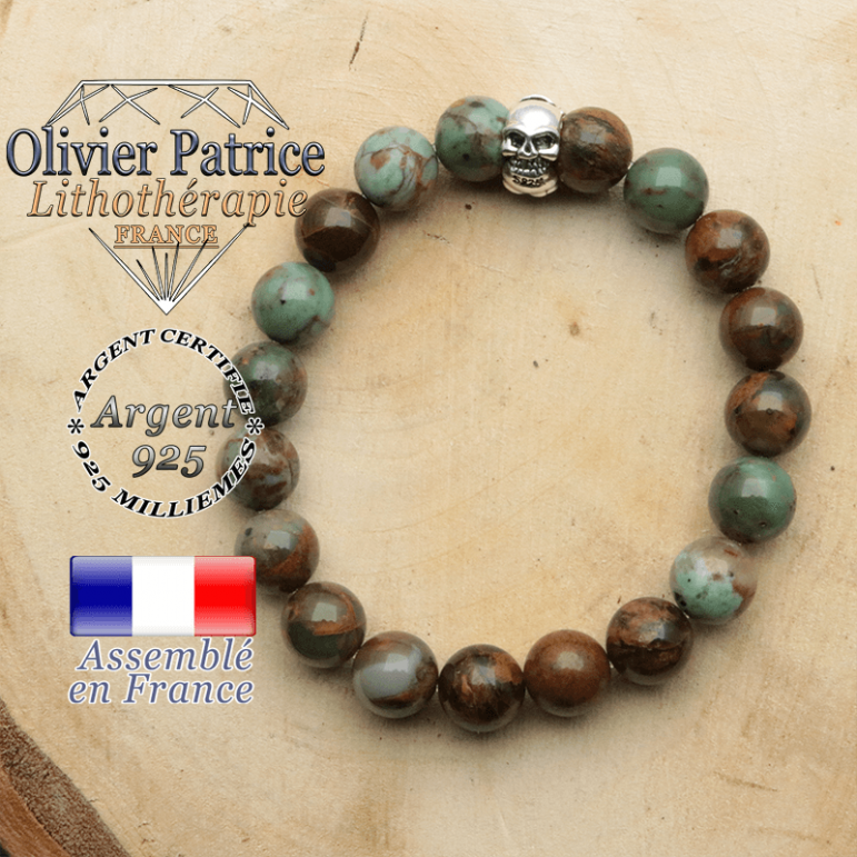 bracelet tete de mort avec sa pierre naturelle en opale verte africaine