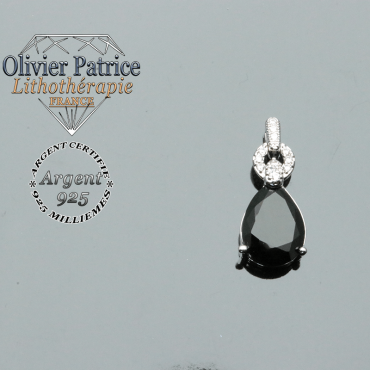 Pendentif de la parure goutte d'eau en pierre naturelle d'onyx surmonté d'un anneau brillant