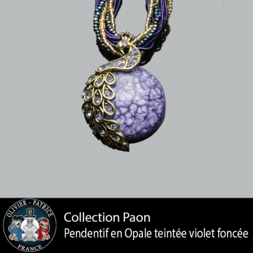 Pendentif paon opale violet teintée en alliage
