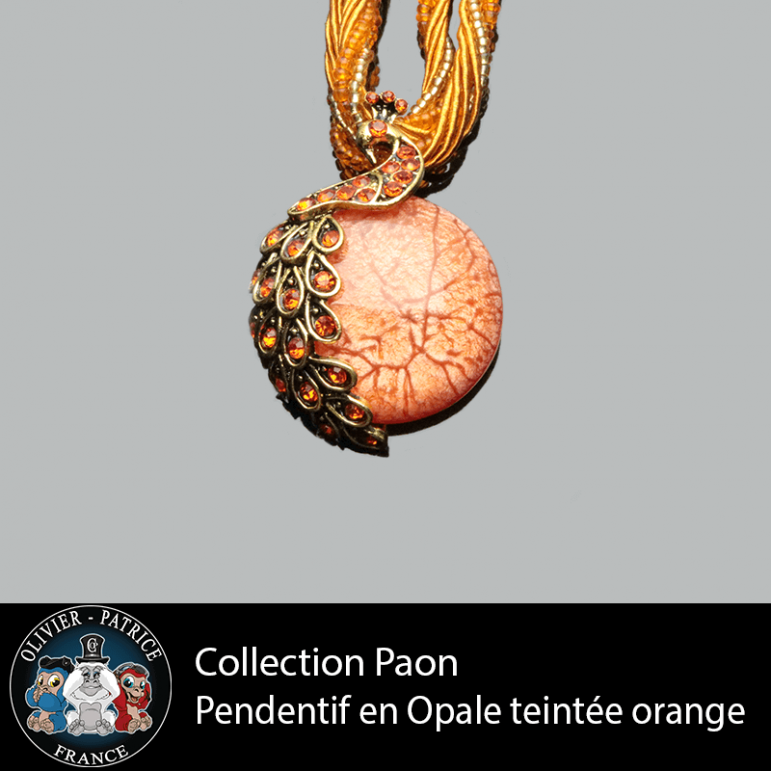 Pendentif opale orange teintée paon en alliage