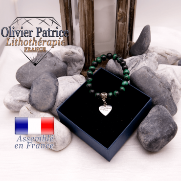 Bracelet Œil de Tigre teinte verte et son charms coeur en alliage