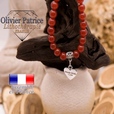Bracelet en cornaline et son charms coeur en alliage