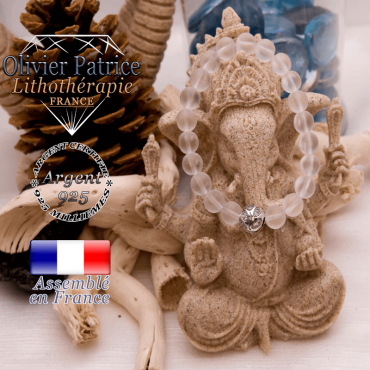 Bracelet cristal de roche opaque et boule gravée en argent 925