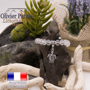 Bracelet cristal de roche opaque et son charms tortue en alliage