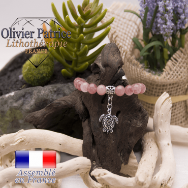 Bracelet quartz fraise  et son charms tortue en alliage