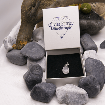 Pendentif cristal de roche en forme de goutte d'eau