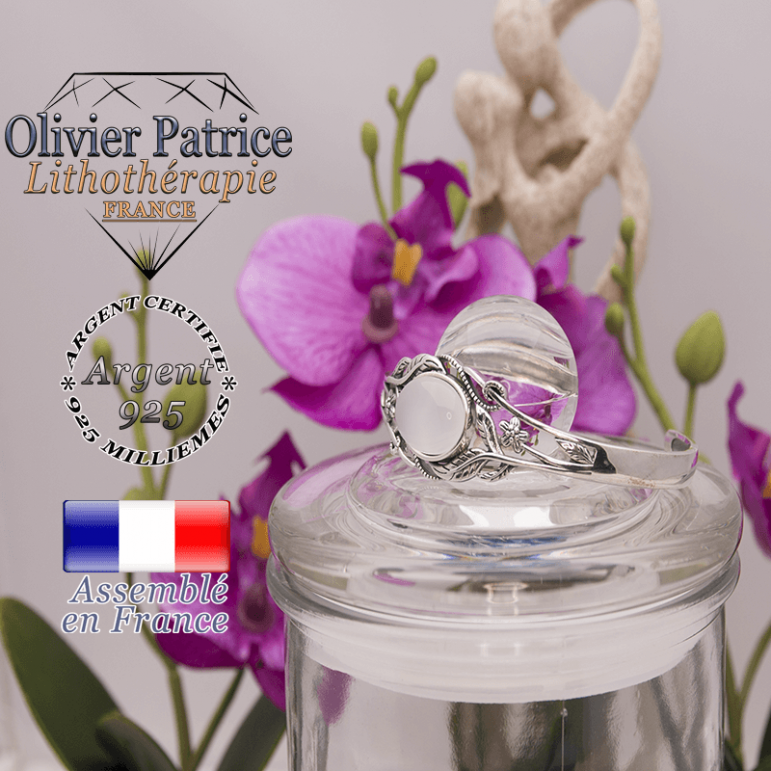 Bracelet cristal de roche ouvert avec fleurs en argent 925