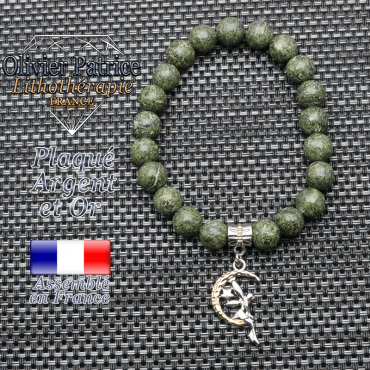 Bracelet serpentine et son charms fée sur la lune plaqué or-argent