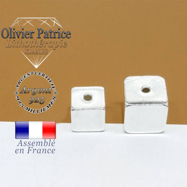 Sur la droite le cube argent en 10 mm